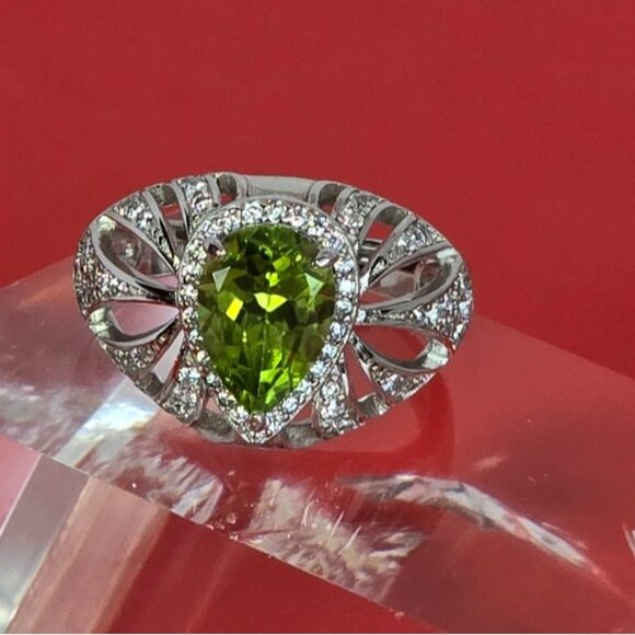 925 Sterling Silver Ring with Natural Peridot & CZ - Picture 9 of 11